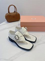 Bagsaaa Miu Miu Leather thong sandals with buckle white - 3