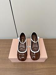 Bagsaaa Miu Miu Two-tone patent leather Mary Jane pumps Rosewood/white - 1