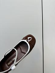 Bagsaaa Miu Miu Two-tone patent leather Mary Jane pumps Rosewood/white - 3
