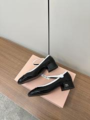Bagsaaa Miu Miu Two-tone patent leather Mary Jane pumps Black/white - 2