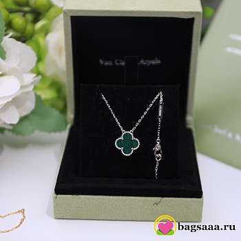 Bagsaaa Van Cleef & Arpels Clover Green Necklace (silver)
