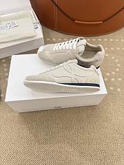 Bagsaaa Loewe Ballet Runner 2.0 in soft calfskin light beige - 4