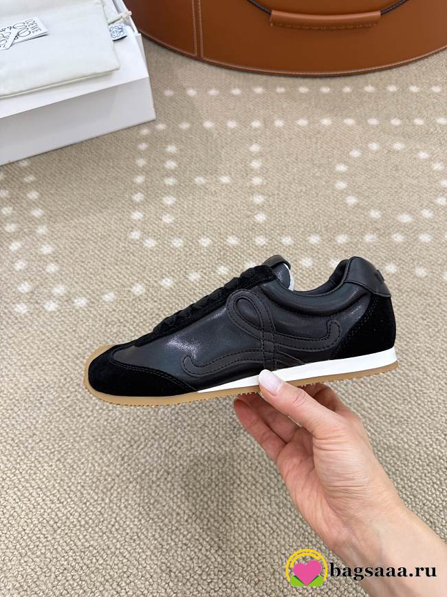 Bagsaaa Loewe Ballet Runner 2.0 in soft calfskin black - 1