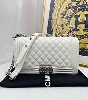 Bagsaaa Chanel Boy Bag White Caviar & silver hardware - 25cm - 1