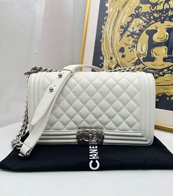 Bagsaaa Chanel Boy Bag White Caviar & silver hardware - 25cm