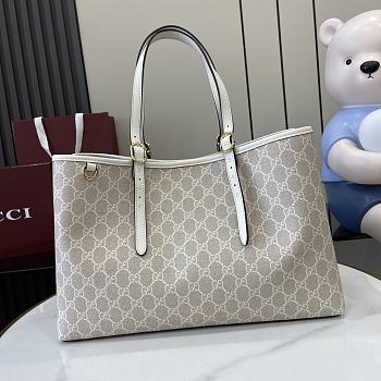 Bagsaaa Gucci GG Emblem Medium Tote Bag 815213 beige & white - 38 x 25 x 15 cm