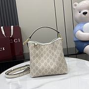 Bagsaaa Gucci GG Emblem Mini Bucket Bag 815118 beige & white - 19x18x11 cm - 1