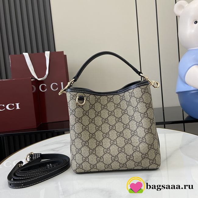 Bagsaaa Gucci GG Emblem Mini Bucket Bag 815118 beige & black - 19x18x11 cm - 1