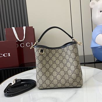 Bagsaaa Gucci GG Emblem Mini Bucket Bag 815118 beige & black - 19x18x11 cm