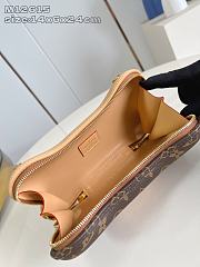 Bagsaaa LV M12615 Bone Wearable Wallet Monogram - 24cm - 2