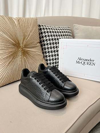 Bagsaaa ALEXANDER MCQUEEN Oversized Black Sneakers