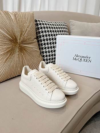 Bagsaaa ALEXANDER MCQUEEN Oversized White Sneakers
