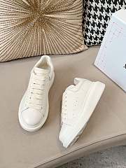 Bagsaaa ALEXANDER MCQUEEN Oversized White Sneakers - 4