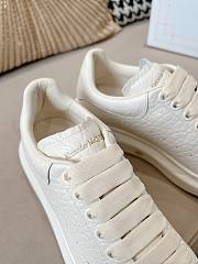 Bagsaaa ALEXANDER MCQUEEN Oversized White Sneakers - 3