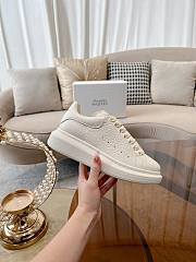 Bagsaaa ALEXANDER MCQUEEN Oversized White Sneakers - 2