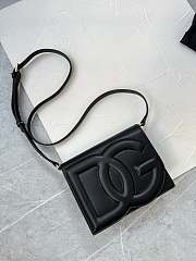 Bagsaaa Dolce & Gabbana Calfskin DG Logo Bag crossbody bag black - 20cm - 4