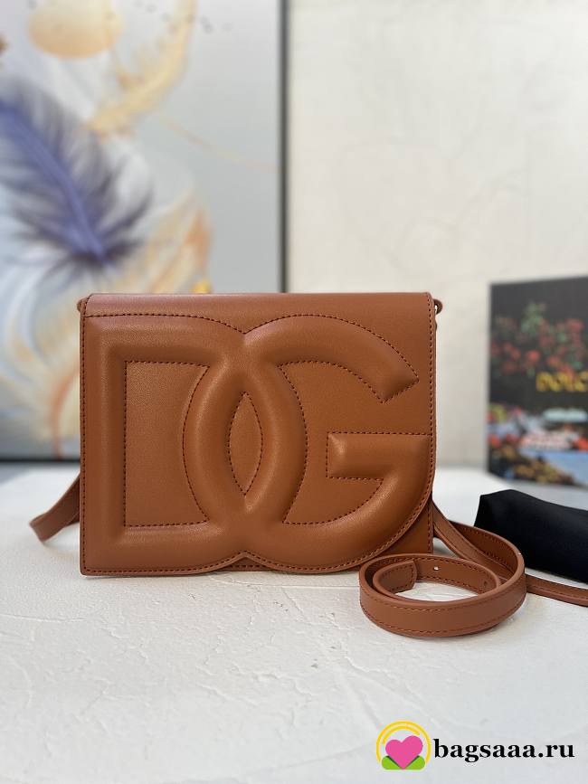 Bagsaaa Dolce & Gabbana Calfskin DG Logo Bag crossbody bag brown - 20cm - 1