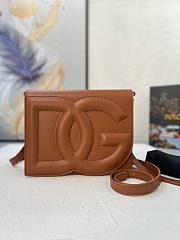 Bagsaaa Dolce & Gabbana Calfskin DG Logo Bag crossbody bag brown - 20cm - 1