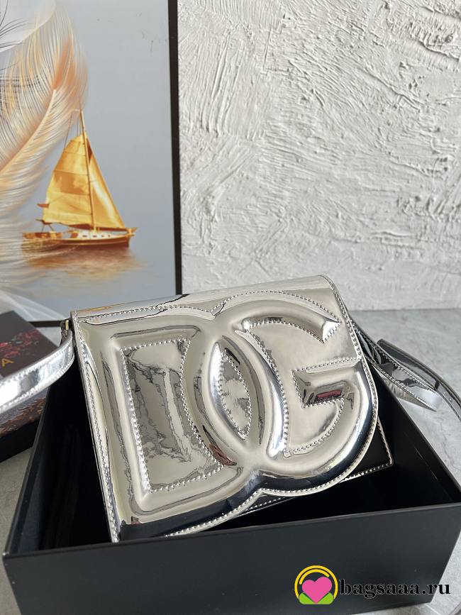 Bagsaaa Dolce & Gabbana Patent Leather DG Logo Crossbody Bag Silver - 20cm - 1