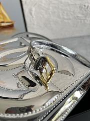 Bagsaaa Dolce & Gabbana Patent Leather DG Logo Crossbody Bag Silver - 20cm - 4