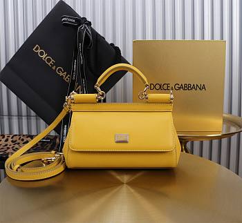 Bagsaaa Dolce & Gabbana Small Sicily handbag yellow - 19cm