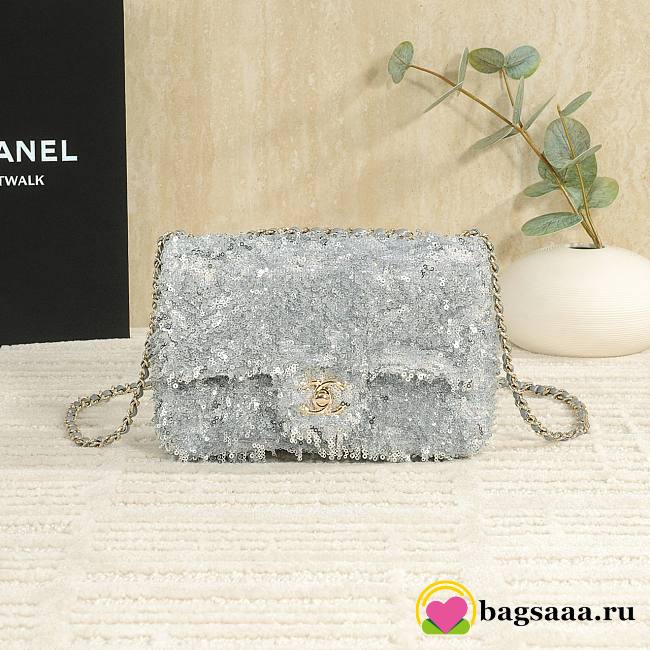 Bagsaaa Chanel Flap Bag Silver Sequins AS4561 - 21cm - 1