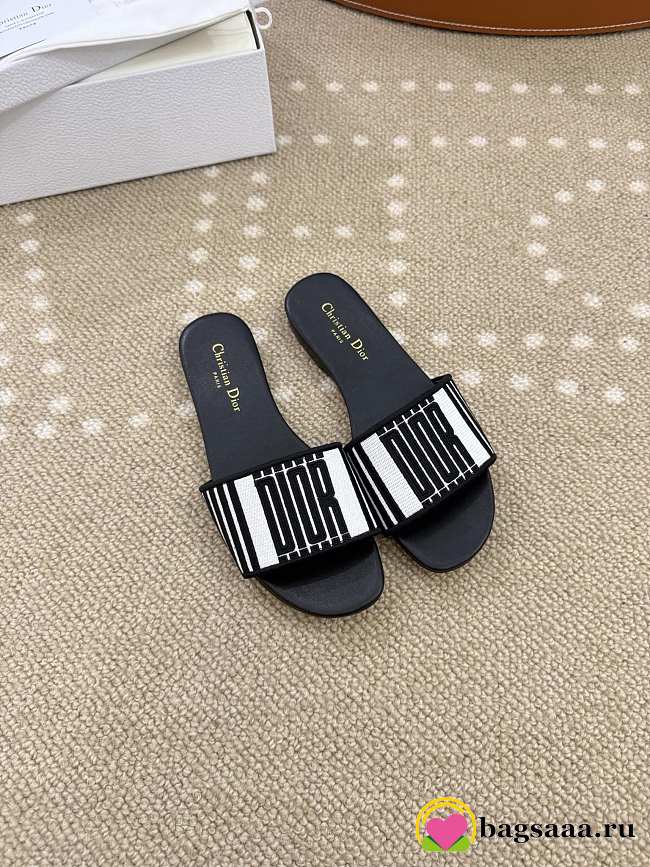 Bagsaaa Dway Slide Black and White Cotton Embroidered with Dior Graphique Motif - 1