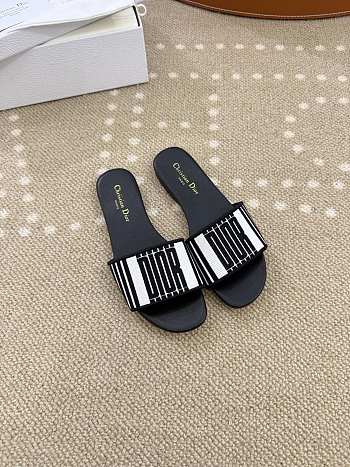 Bagsaaa Dway Slide Black and White Cotton Embroidered with Dior Graphique Motif