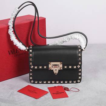 Bagsaaa Valentino Black Smooth Leather Rockstud23 Small Shoulder Bag - 19cm