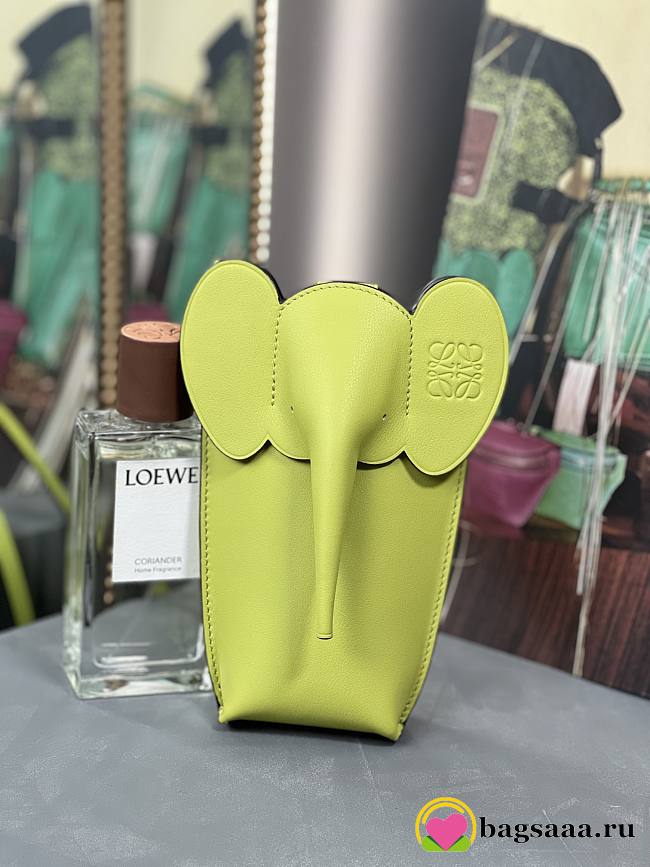 Bagsaaa Loewe Elephant pocket in classic calfskin green - 18cm - 1