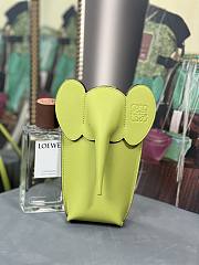 Bagsaaa Loewe Elephant pocket in classic calfskin green - 18cm - 1