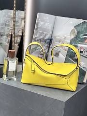 Bagsaaa Loewe Puzzle Hobo leather handbag yellow - 29cm - 1