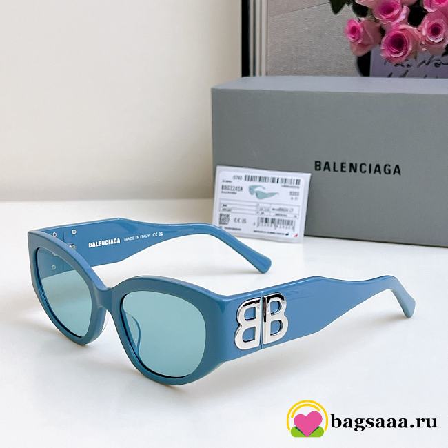 Bagsaaa Balenciaga Bossy Round Af Sunglasses in Blue - 1