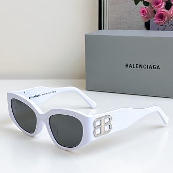 Bagsaaa Balenciaga Bossy Round Af Sunglasses in White