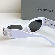 Bagsaaa Balenciaga Bossy Round Af Sunglasses in White - 3