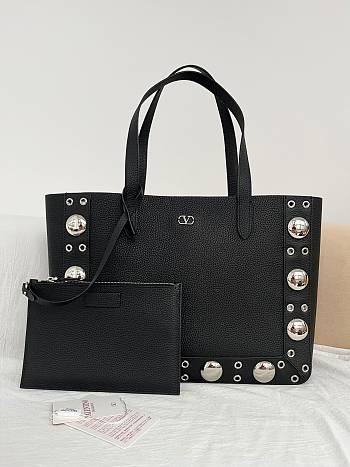 Bagsaaa Valentino Garavani Nellcôte Medium Shopping Bag In Grainy Calfskin Black - 40cm