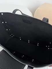 Bagsaaa Valentino Garavani Nellcôte Medium Shopping Bag In Grainy Calfskin Black - 40cm - 3