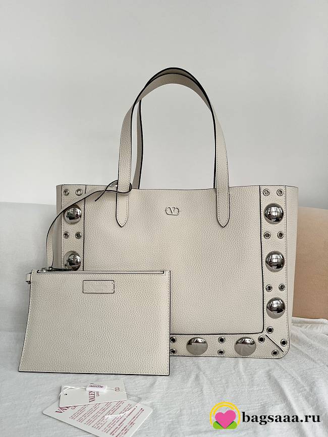 Bagsaaa Valentino Garavani Nellcôte Medium Shopping Bag In Grainy Calfskin Ivory - 40cm - 1
