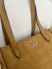 Bagsaaa Valentino Garavani Nellcôte Mini Suede Shopping Bag brown - 21cm - 2