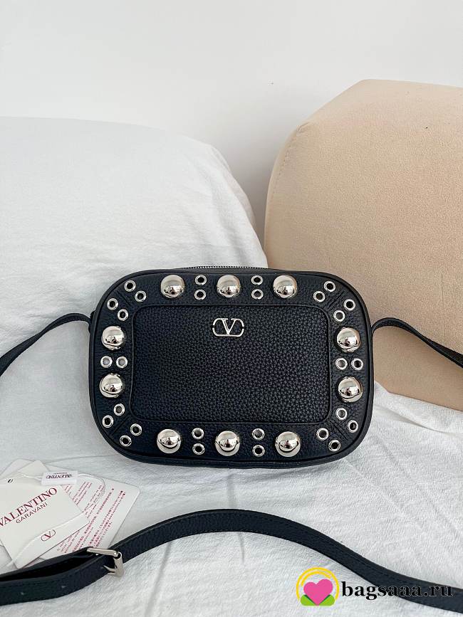 Bagsaaa Valentino Garavani Nellcôte Crossbody Bag In Grainy Calfskin black - 23cm - 1
