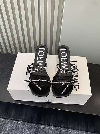 Bagsaaa Loewe Petal sandal in suede and rhinestones black 4.5cm