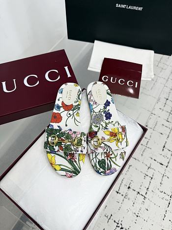 Bagsaaa Gucci Women's slide sandal with Horsebit white floral print