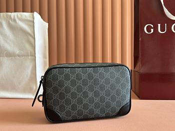 Bagsaaa Gucci GG Emblem small toiletry case 821164 - 23.5cm