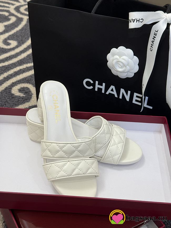 Bagsaaa Chanel Mules G46480 White Lambskin - 5cm - 1