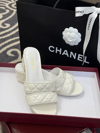 Bagsaaa Chanel Mules G46480 White Lambskin - 5cm