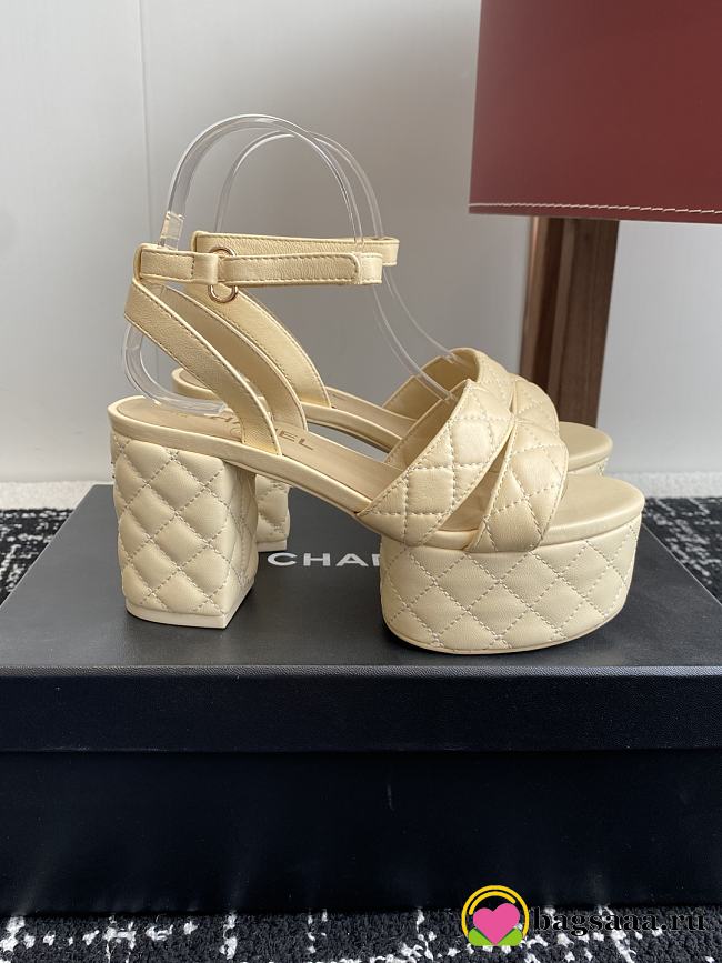 Bagsaaa Chanel Sandals G46427 Beige Lambskin - 9cm - 1