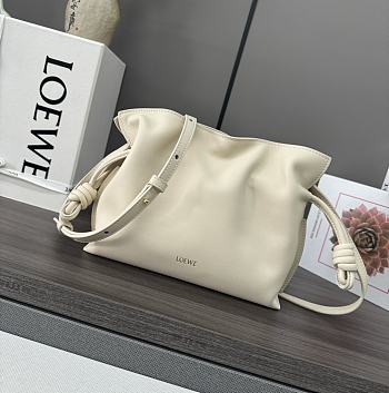 Bagsaaa Loewe Mini Flamenco clutch in nappa calfskin white - 24cm