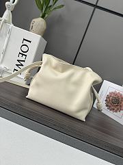 Bagsaaa Loewe Mini Flamenco clutch in nappa calfskin white - 24cm - 2