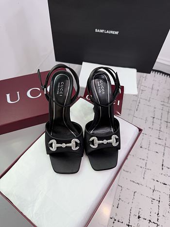 Bagsaaa Gucci Women's sandal with crystal Horsebit black 834344 - 10.5cm