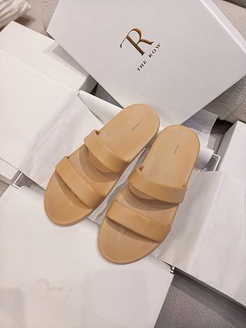 Bagsaaa The Row Foam sandals beige
